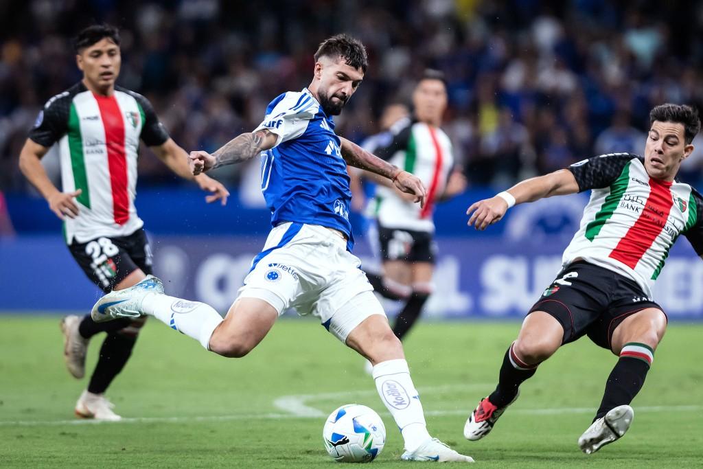 Cruzeiro vira sobre Palestino e conquista primeira vitória na Sul-Americana