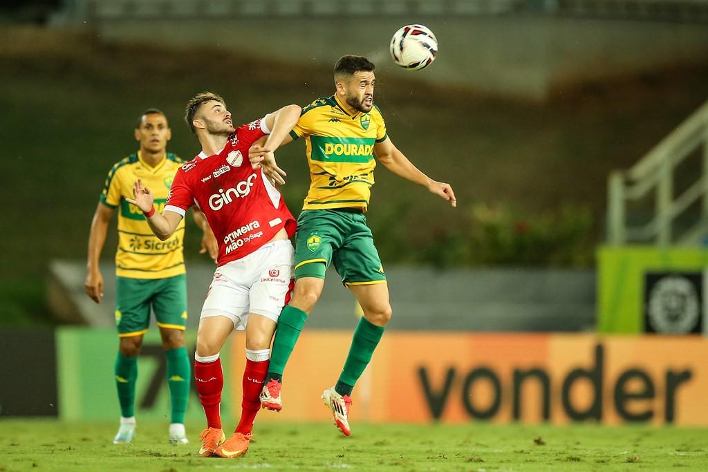 Cuiabá vence Vila Nova por 1 a 0 e cola no G4 da Série B