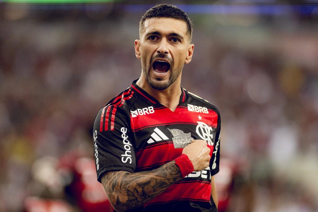 Flamengo vence o Bahia no Maracanã e assume a liderança do Brasileirão
