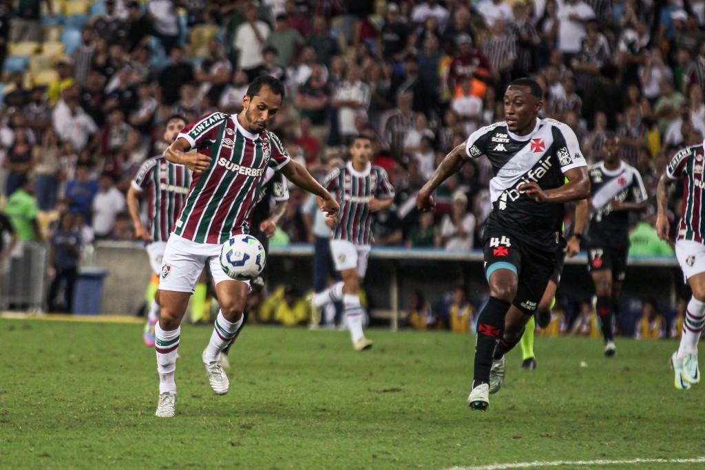 Fluminense vence o Vasco e se mantém no G4 do Brasileirão