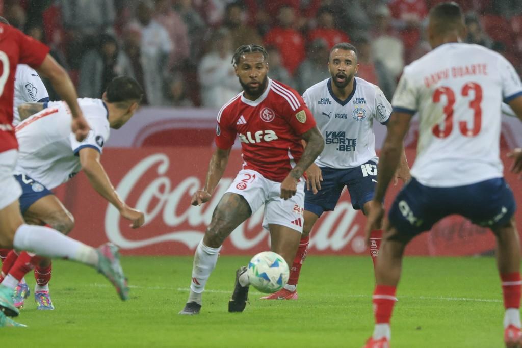Inter vence o Bahia de virada e garante liderança no Grupo F da Libertadores