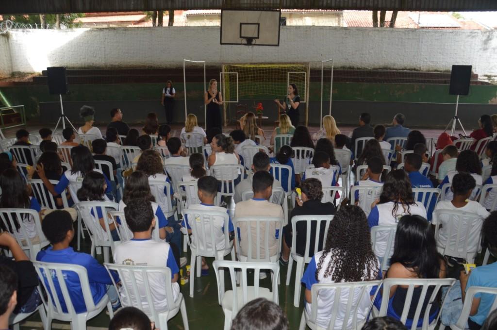 Mais de 400 estudantes participam de palestra e teatro interativo promovidos pelo Programa Trabalho, Justiça e Cidadania (TJC)