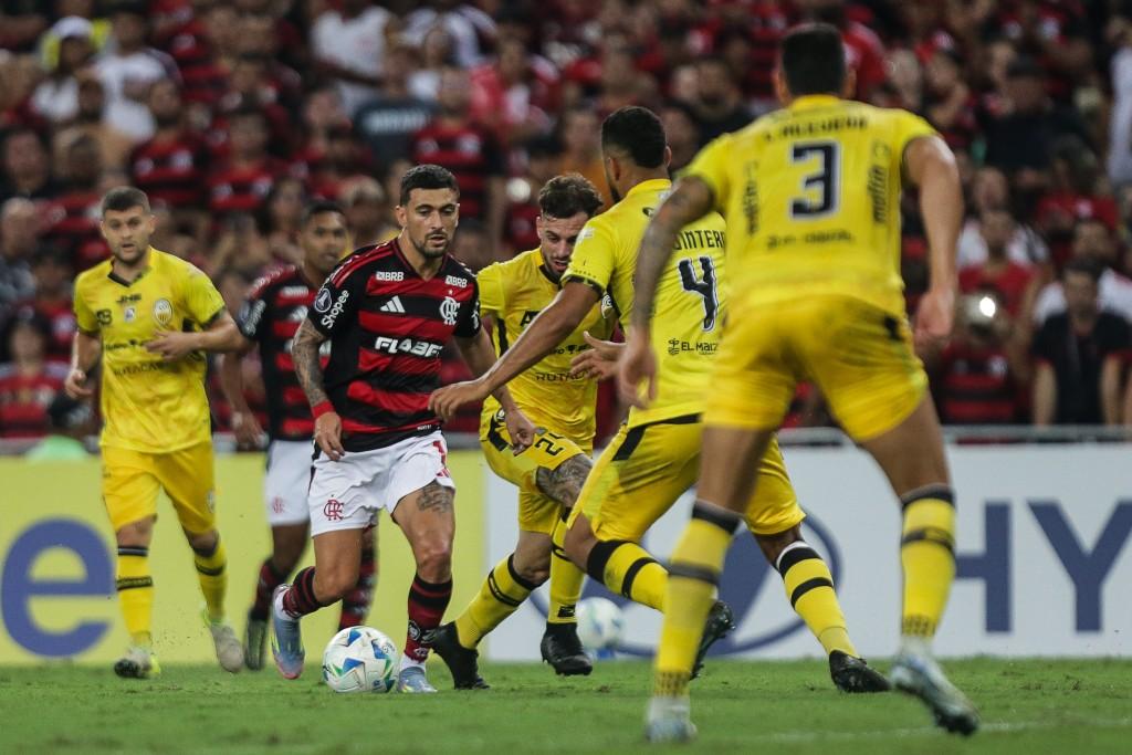 No sufoco: Flamengo avança às oitavas da Libertadores, mas classifica em 2º lugar