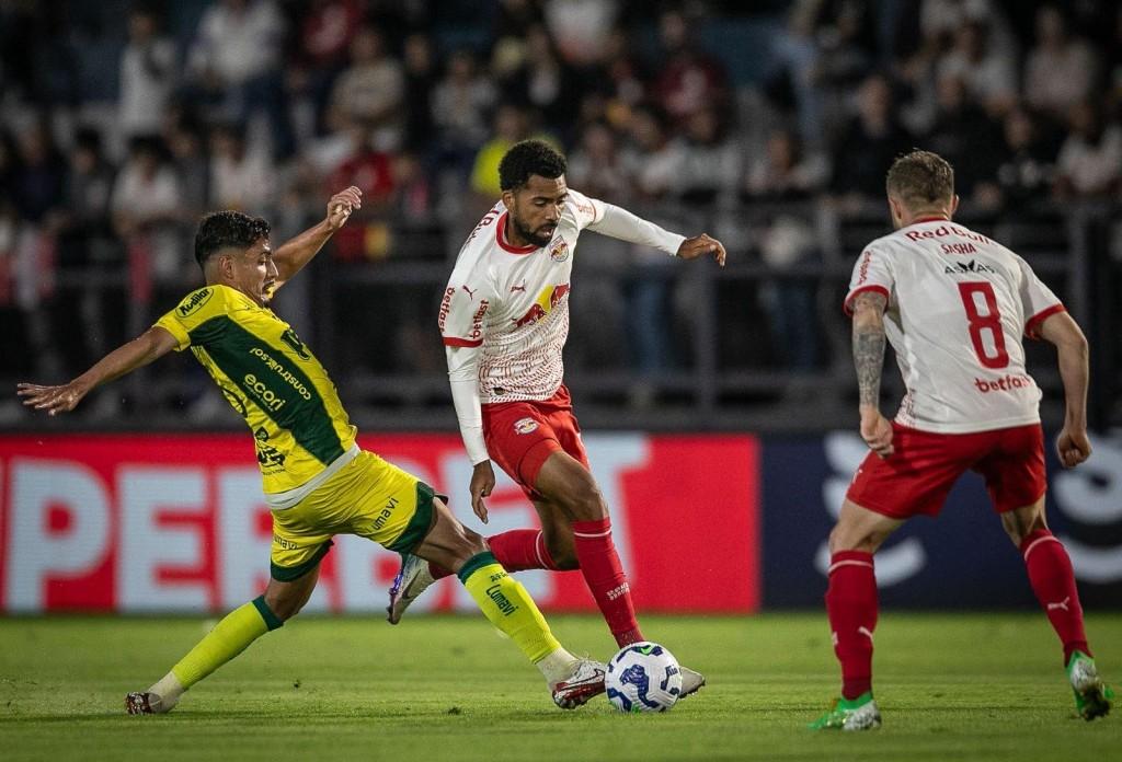 RB Bragantino vence Mirassol e assume a vice-liderança do Brasileirão