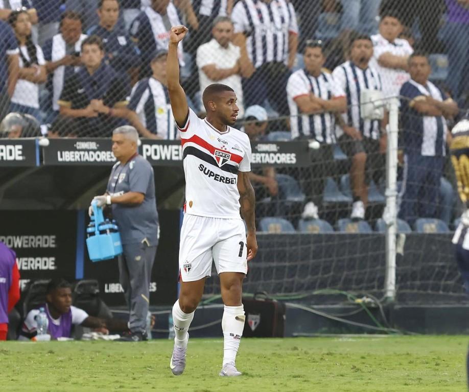 São Paulo brilha em Lima e garante liderança no Grupo D da Libertadores