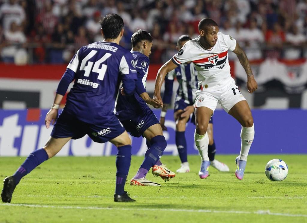 São Paulo vence Talleres e garante liderança do Grupo D na Libertadores
