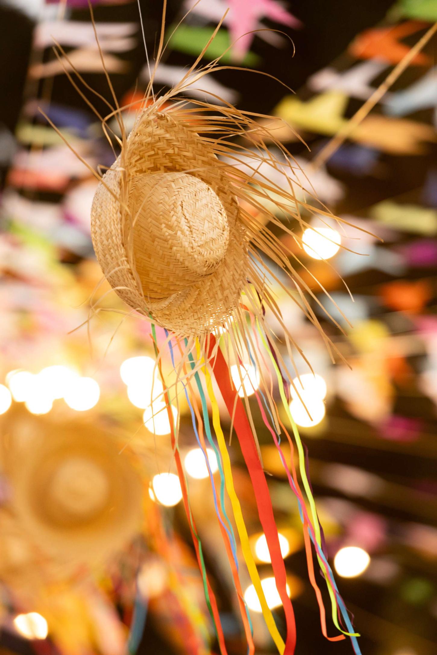 Arraiá Flamboyant estreia celebrando o cordel, os laços e as tradições populares