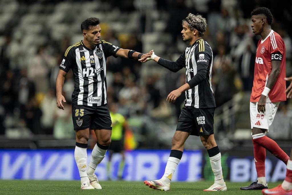 Atlético-MG vence Internacional por 2 a 0 e empurra colorado para zona de rebaixamento