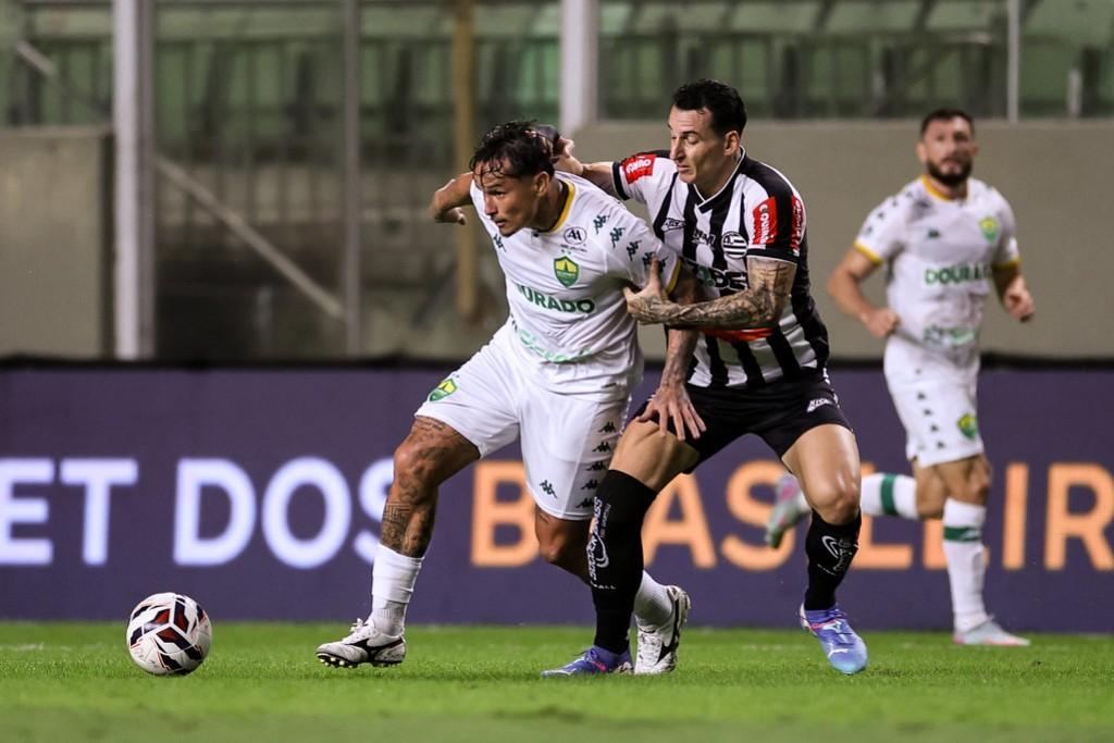 Cuiabá vence Athletic-MG e garantindo vaga no G-4 da Série B