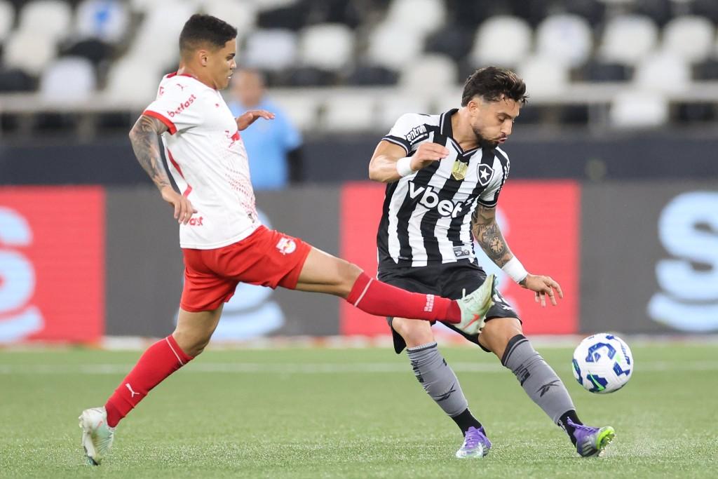 Botafogo vence Red Bull Bragantino e abre vantagem nas oitavas da Copa do Brasil