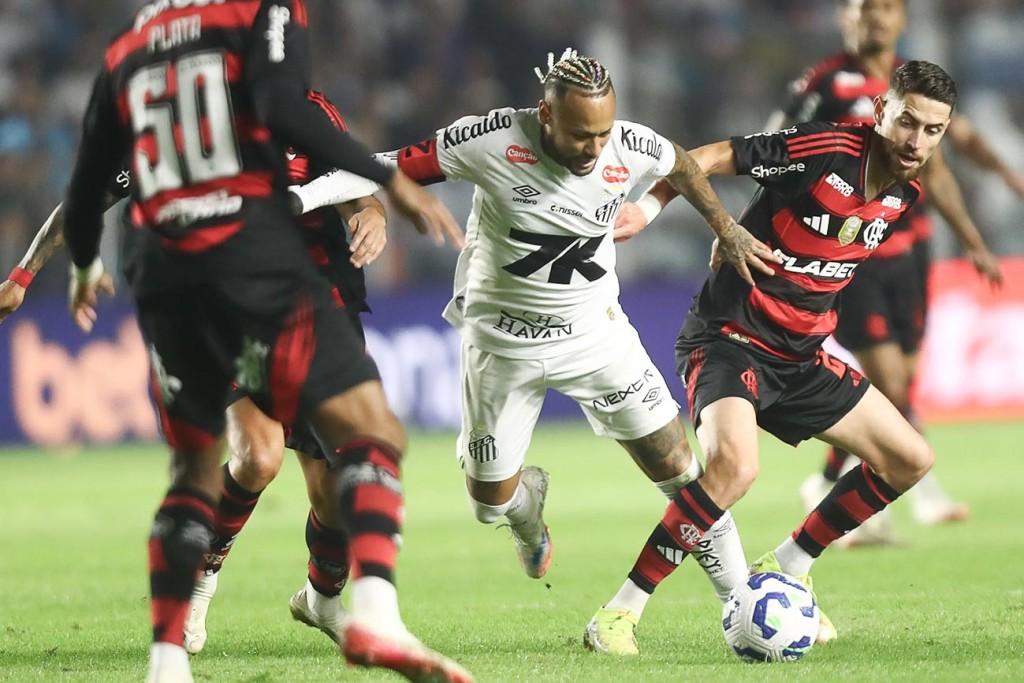 Com gol de Neymar Santos vence o Flamengo e respira no Brasileirão