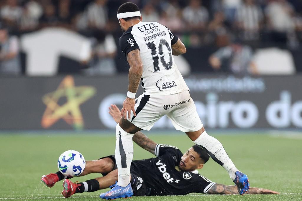 Corinthians com time misto arranca empate contra o Botafogo