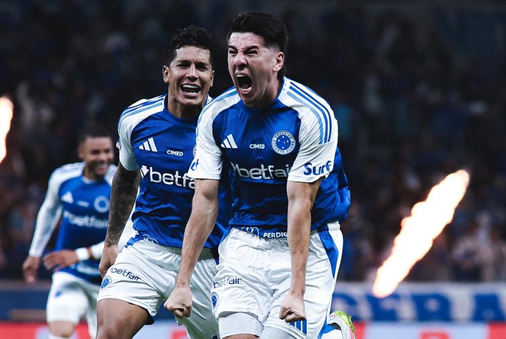 Cruzeiro goleia o Grêmio com show de Kaio Jorge e assume a vice-liderança do Brasileirão