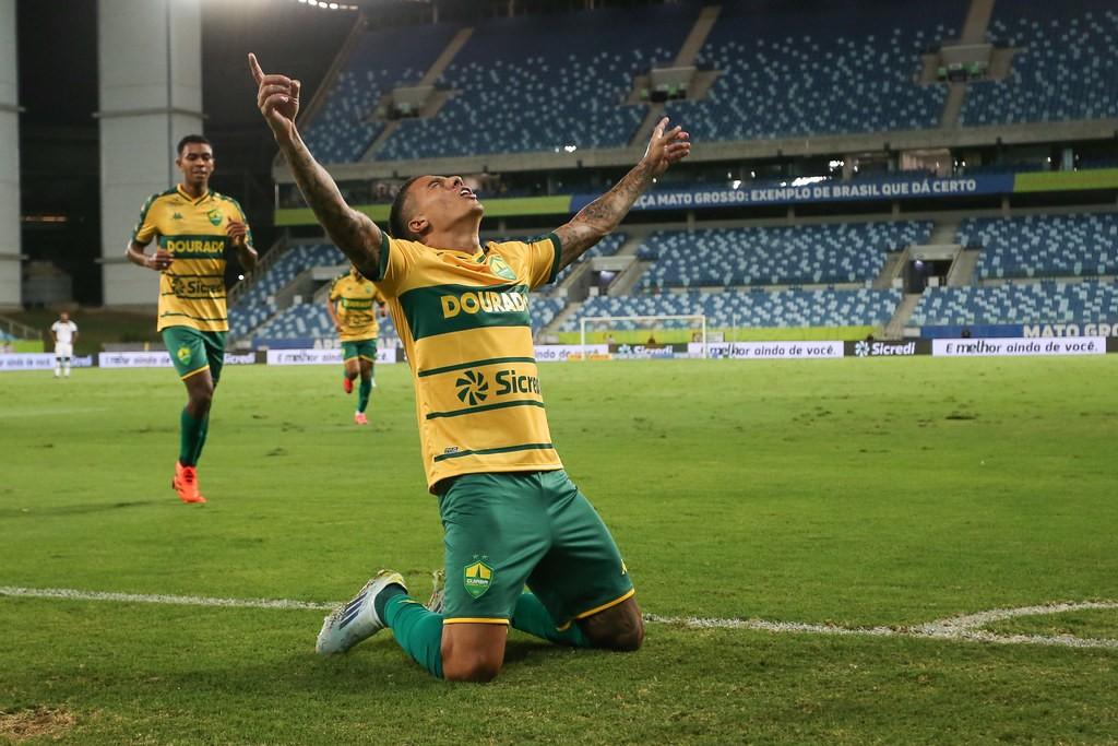 Cuiabá vira sobre o Amazonas, vence por 3 a 1 e entra no G-4 da Série B