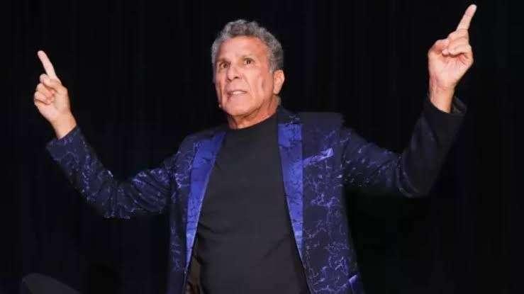 Eri Johnson comanda noite de karaokê interativo no Food Garden