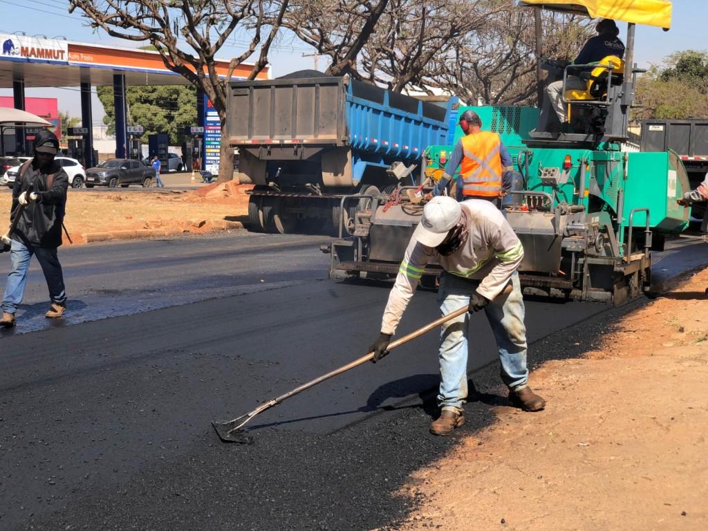 Obras de reestruturação do asfalto na Avenida Vera Cruz entram em fase final