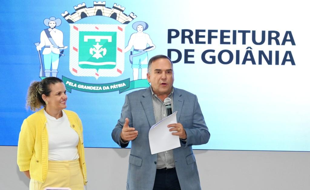 Prefeito Sandro Mabel participa do 1º Encontro Embaixadores da Educação no Rio de Janeiro