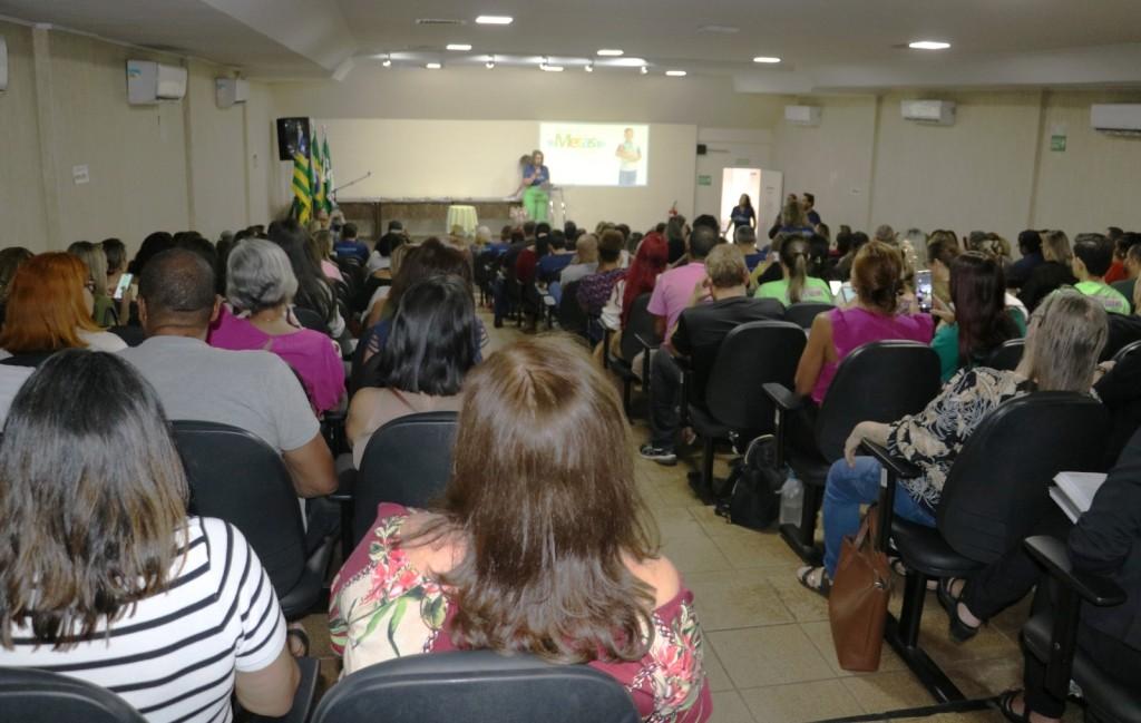 Prefeitura de Goiânia promove formação de profissionais da educação para início do semestre letivo