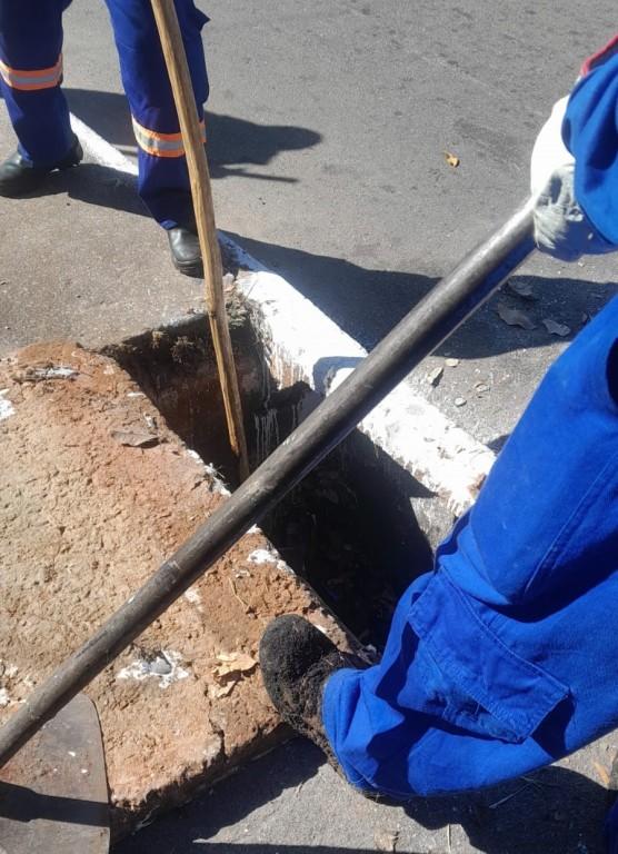 Prefeitura de Goiânia reforça limpeza de bocas de lobo para prevenir alagamentos na capital