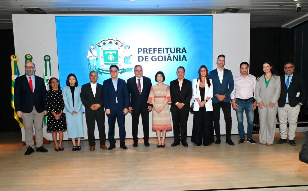 Sandro Mabel apresenta potencialidades de Goiânia em encontro com embaixadores de países asiáticos