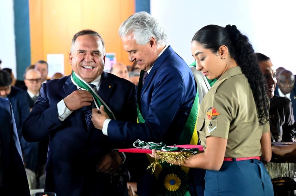 Sandro Mabel recebe Comenda da Ordem do Mérito Anhanguera por serviços prestados a Goiás