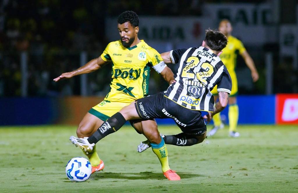 Santos sofre goleada do Mirassol e flerta com Z4 do Brasileirão