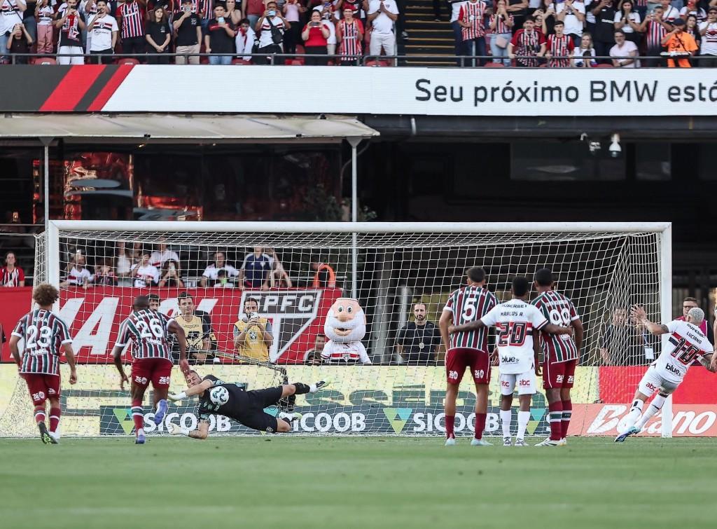 São Paulo domina Fluminense, vence por 3 a 1 e engata terceira vitória seguida no Brasileirão