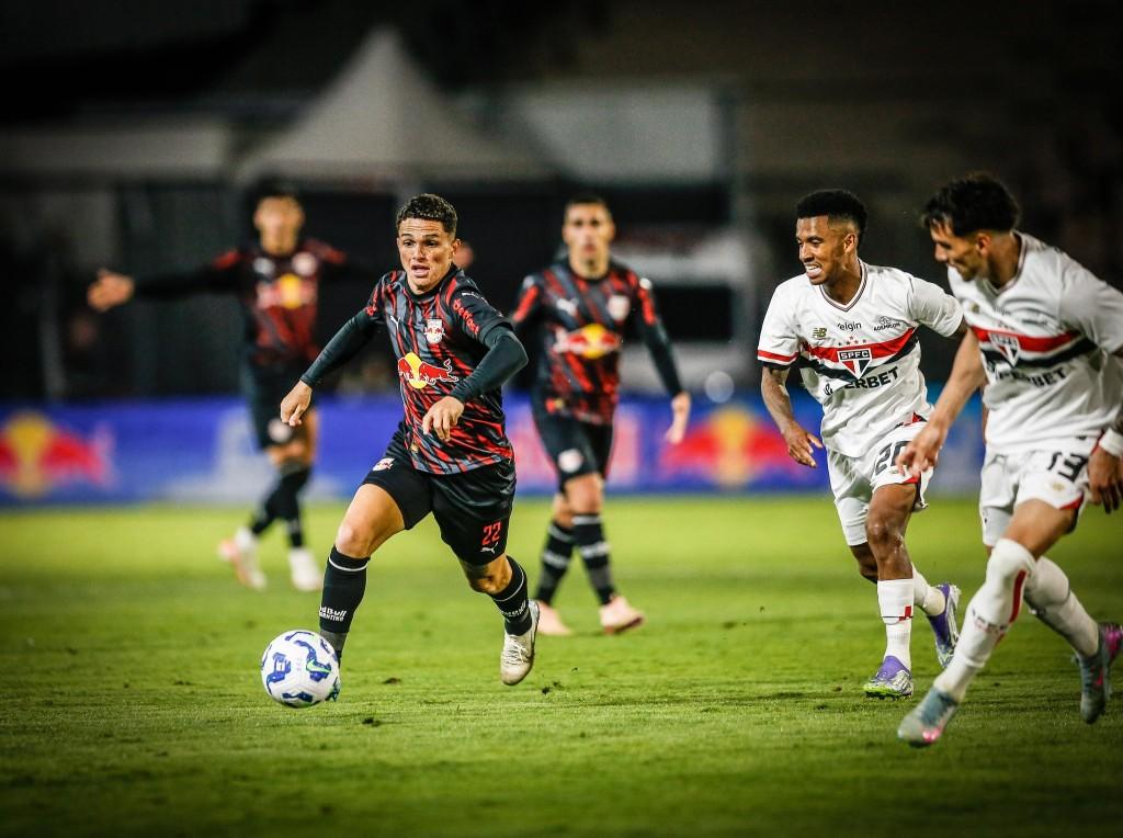 São Paulo empata com Bragantino e amplia jejum no Brasileirão