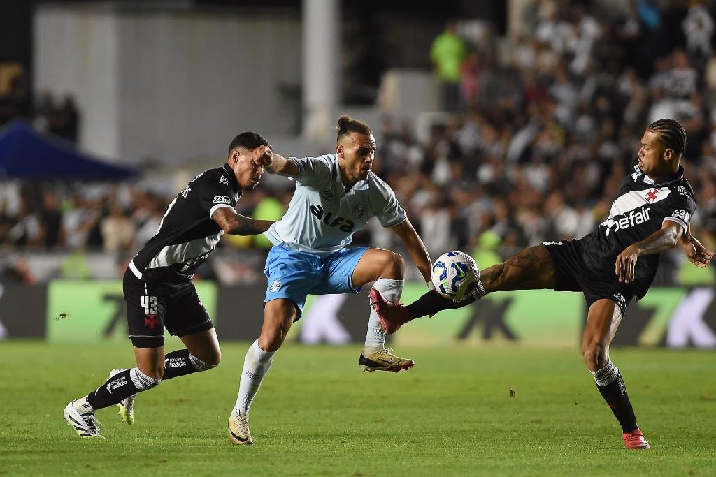 Vasco e Grêmio empatam em duelo intenso e miram a Sul-Americana