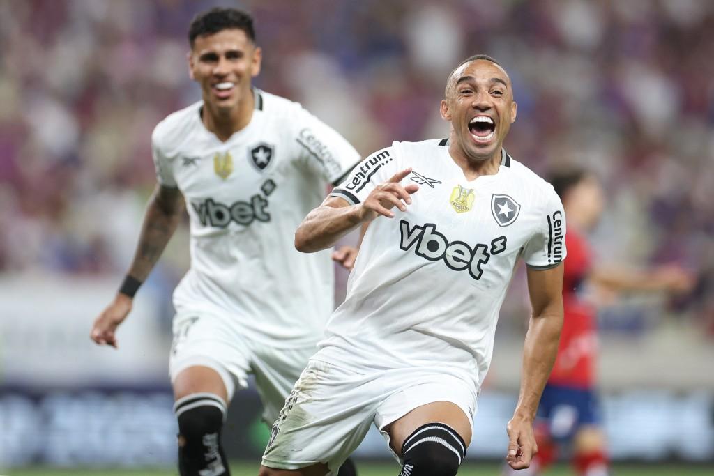 Botafogo atropela o Fortaleza no Castelão, faz 5 a 0 e embala no Brasileirão