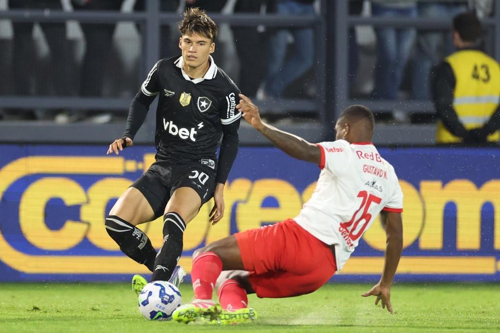 Botafogo vence Bragantino fora de casa e avança para quartas da Copa do Brasil