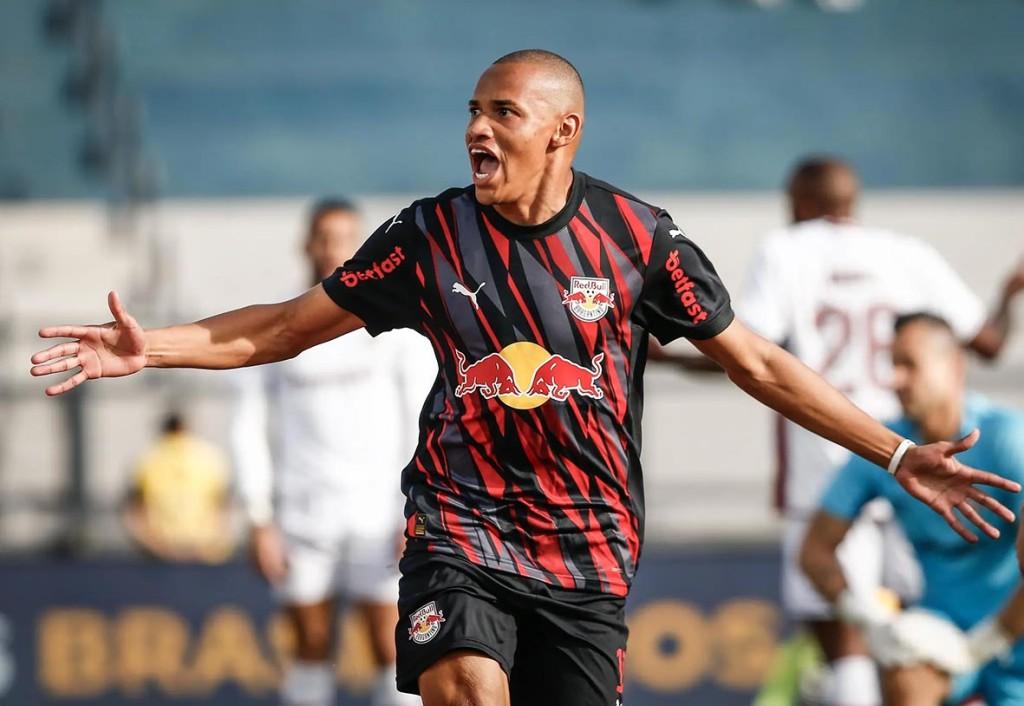 Bragantino vence Fluminense e assume quinta posição no Brasileirão