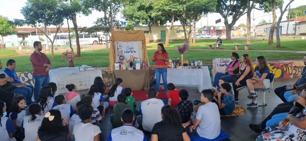 Café literário: escola municipal desenvolve projeto para incentivar leitura