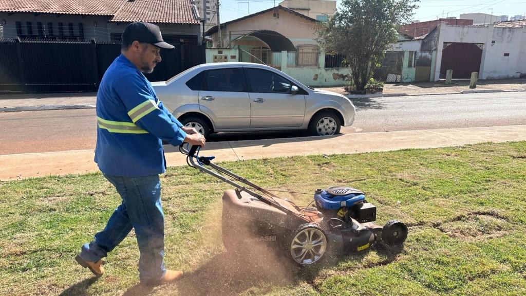 Comurg capacita servidores para operar 46 novas máquinas de corte de grama