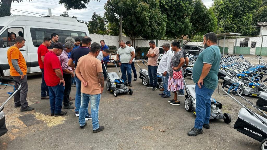 Comurg recebe 46 cortadores de grama para manutenção de praças da cidade