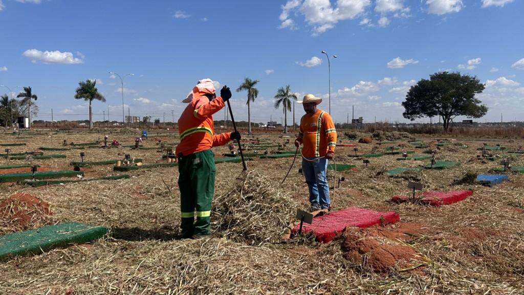 Comurg remove 190 toneladas de resíduos em ação de limpeza nos quatro cemitérios municipais