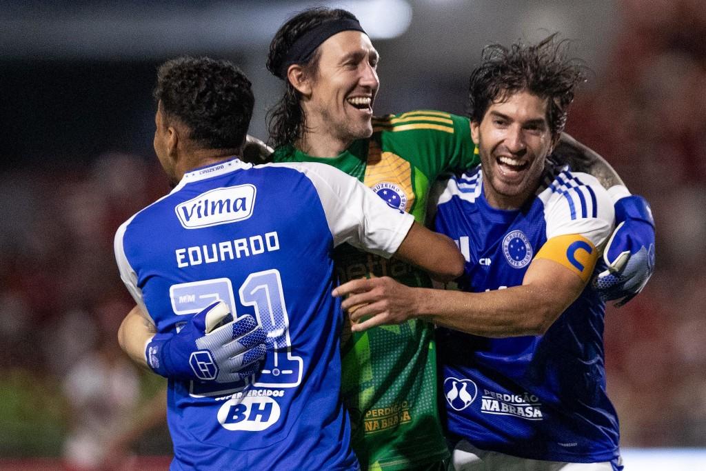 Cruzeiro derrota CRB e garante vaga nas quartas da Copa do Brasil com atuação heróica de Cássio
