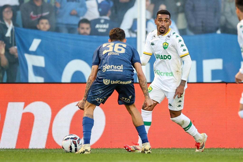 Cuiabá trava na Série B após derrota para o Avaí e vê G-4 distanciar