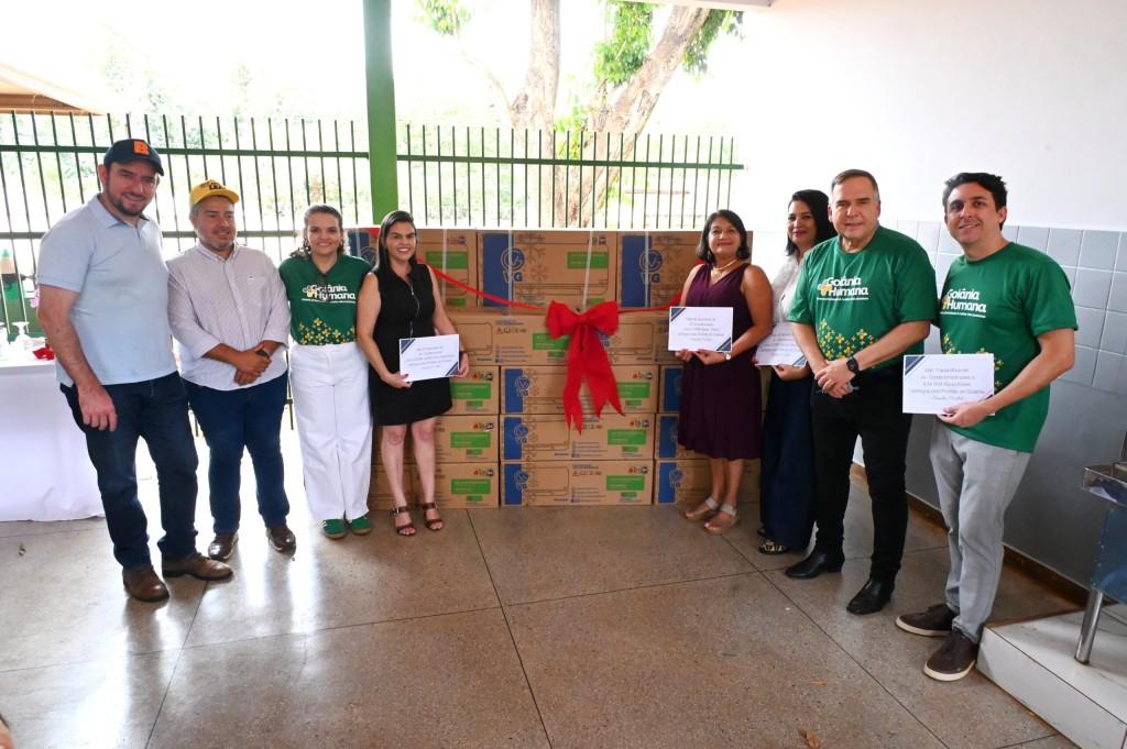 Escola e Cmeis da Região Noroeste recebem novos aparelhos de ar-condicionado