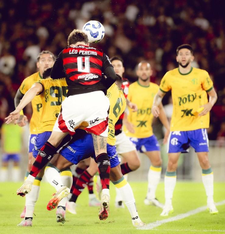 Flamengo vence o Mirassol no Maracanã e mantém liderança do Brasileirão