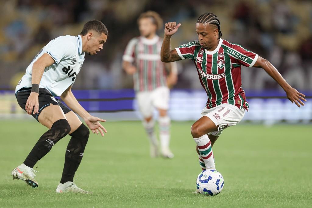Fluminense supera Grêmio em clássico tenso e respira no Brasileirão