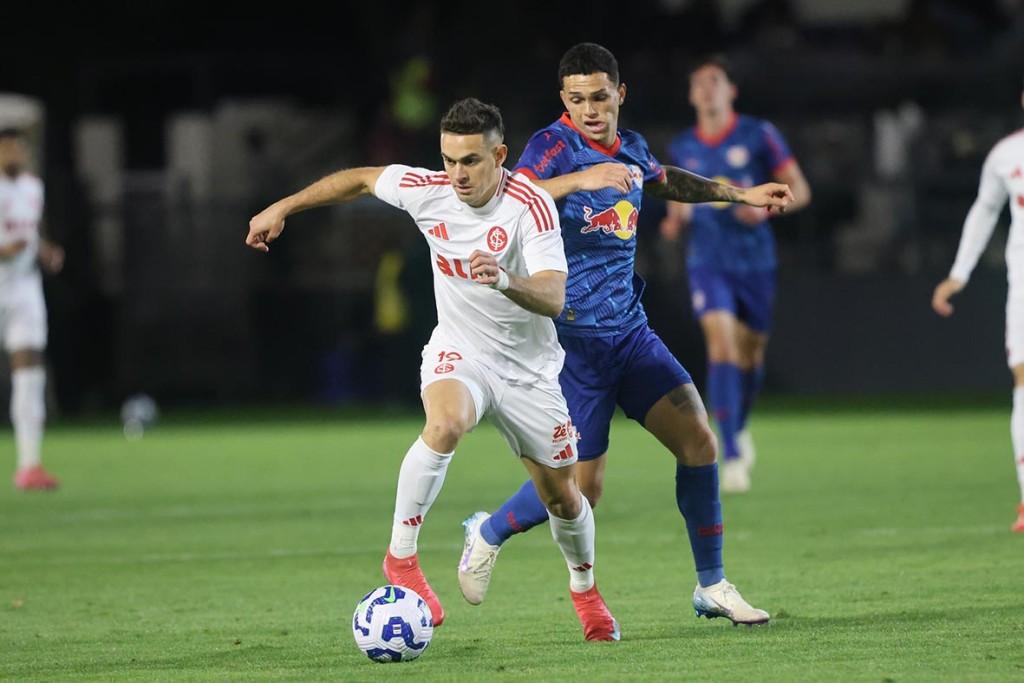 Internacional vence Red Bull Bragantino e ganha fôlego no Brasileirão