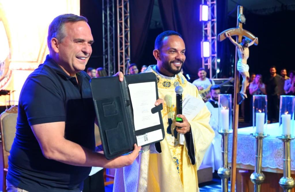 Mabel assina permuta de áreas entre prefeitura e Arquidiocese de Goiânia
