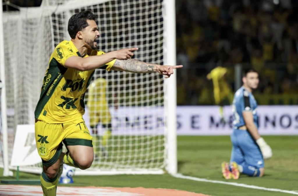 Mirassol vence Vasco em jogo eletrizante e entra no G-6 do Brasileirão