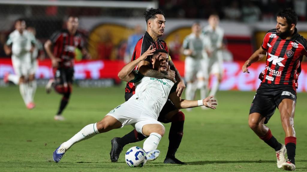 Palmeiras arranca empate com o Vitória no Barradão e mantém invencibilidade no Brasileirão