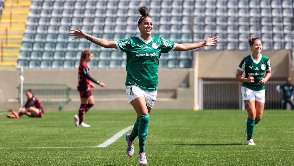 Palmeiras goleia Flamengo e garante vaga na semifinal do Brasileirão Feminino