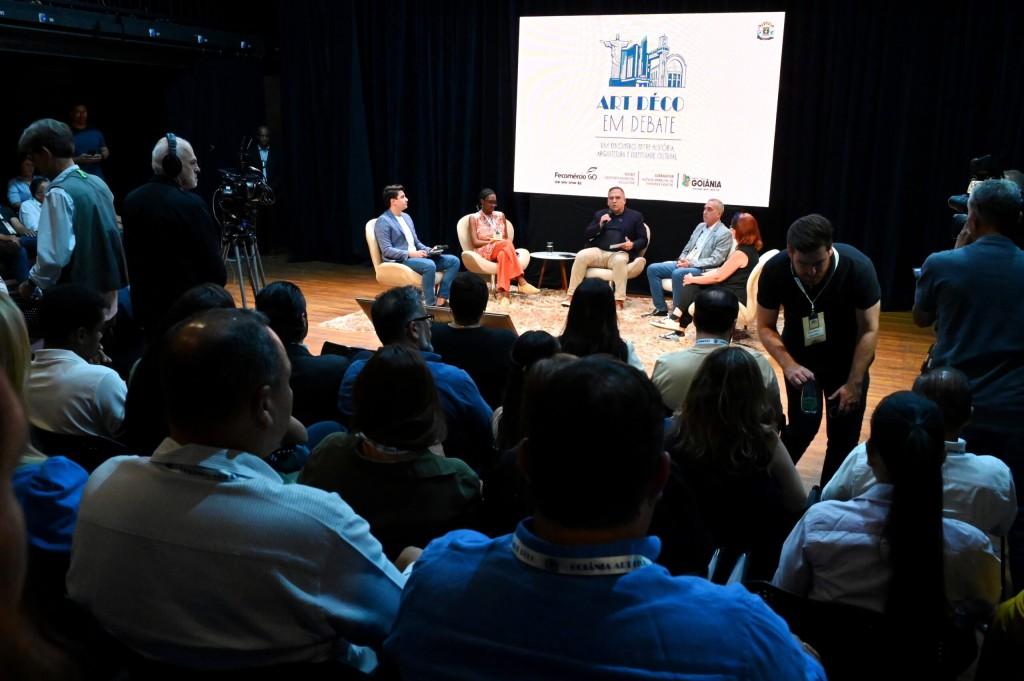 Prefeito Sandro Mabel defende valorização de patrimônio arquitetônico da capital no Art Déco em Debate