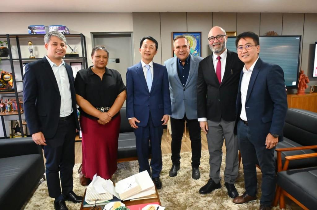 Prefeito Sandro Mabel recebe embaixador do Japão e propõe laço de cidades-irmãs entre Goiânia e Hamamatsu