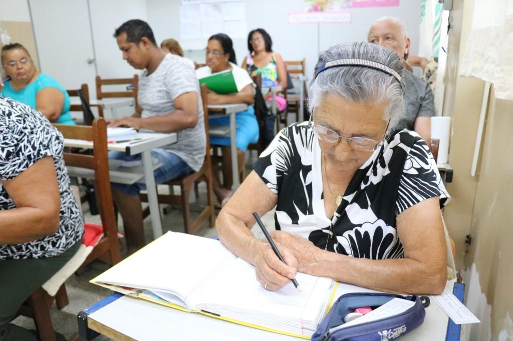 Prefeitura de Goiânia intensifica busca ativa para matrículas de jovens e adultos na EJA