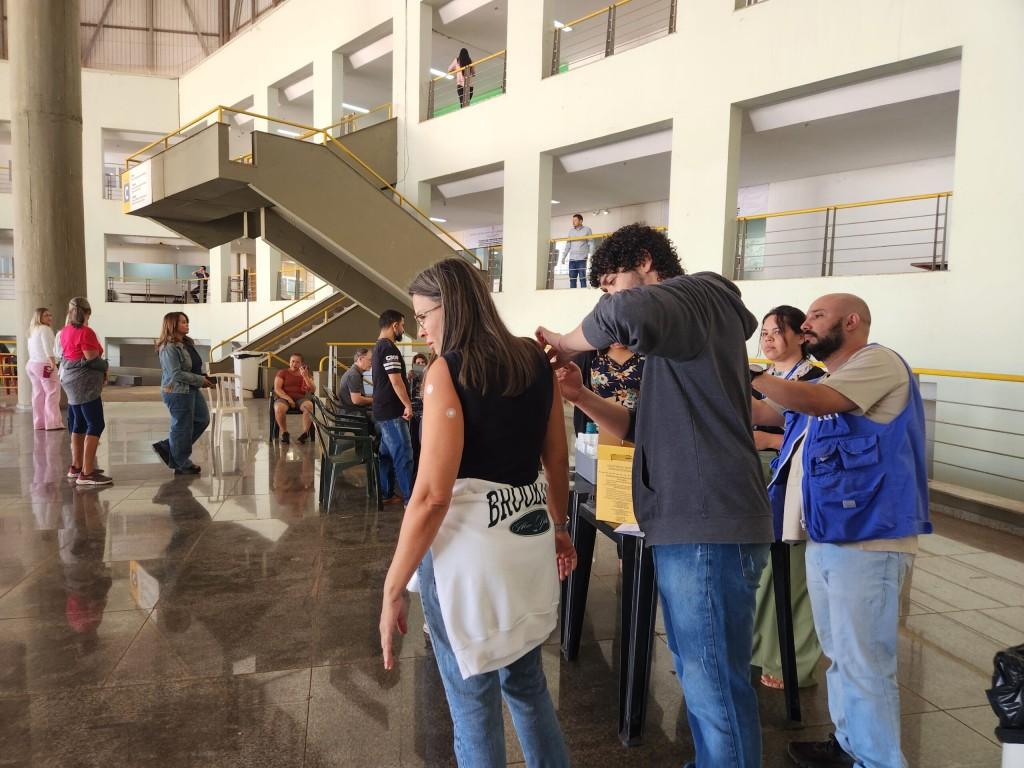 Prefeitura de Goiânia leva vacinação ao Paço Municipal para ampliar cobertura